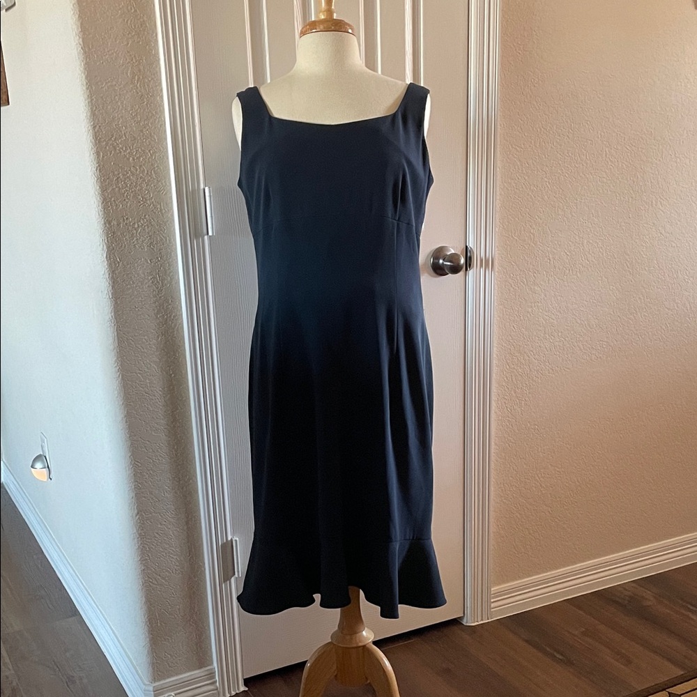 Chic Black Sleeveless Midi Dress 16P